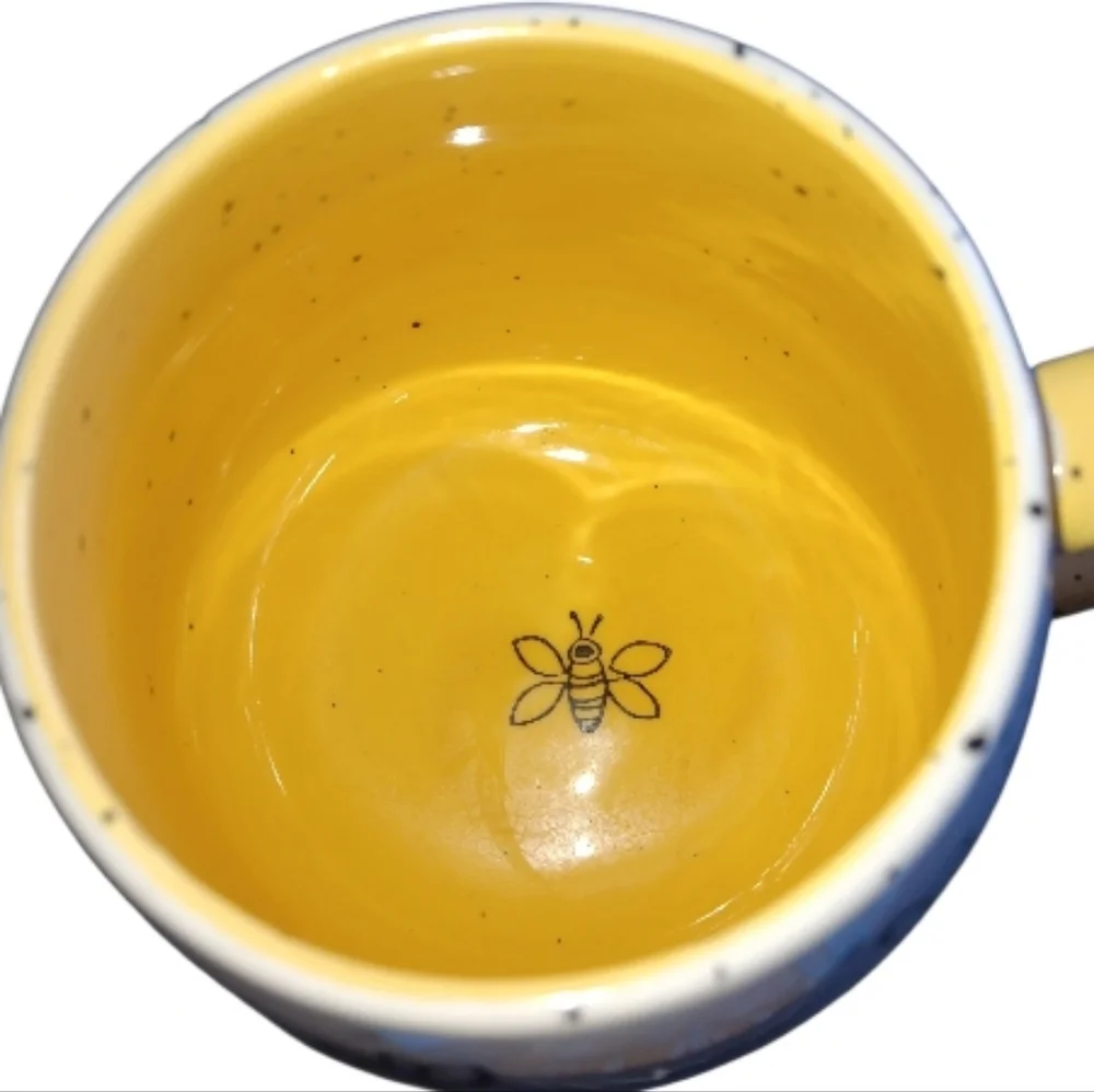 Meritage Bee Design Mug - Picture 2 of 5